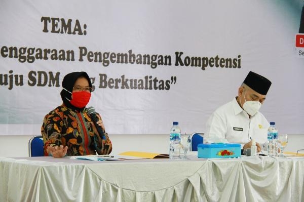 Penutupan Rakor Pembinaan Kediklatan, Sabrina Sebut Pentingnya Kompetensi SDM Sebagai Motor Penggerak Pembangunan